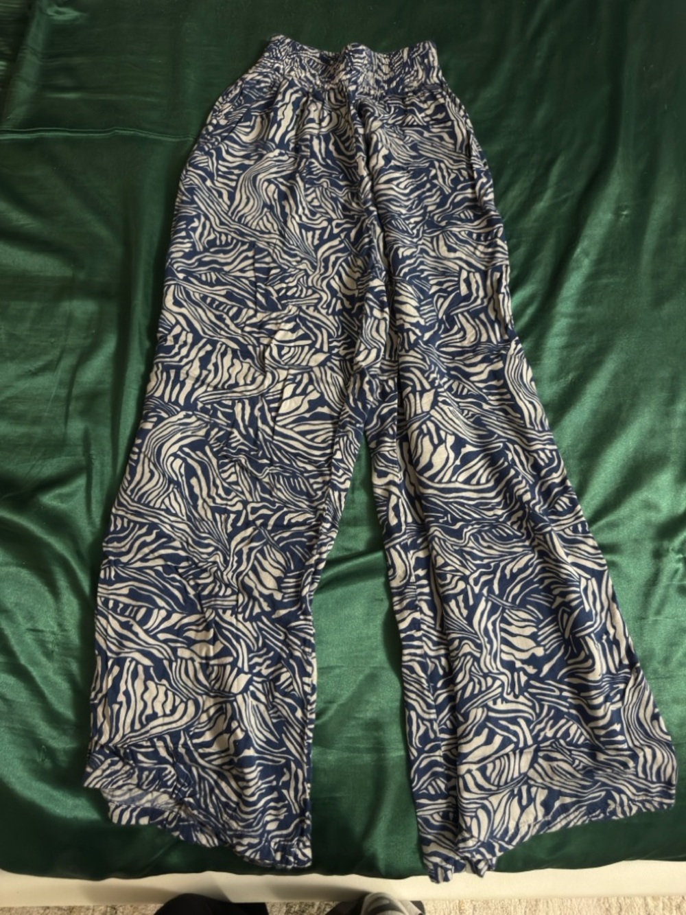 Wide-Leg Printed Women's Pants in Navy and White